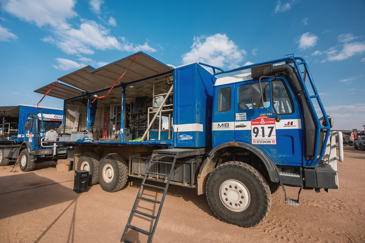 Mercedes-Benz a Rolling Workshop in the Dakar Rallye