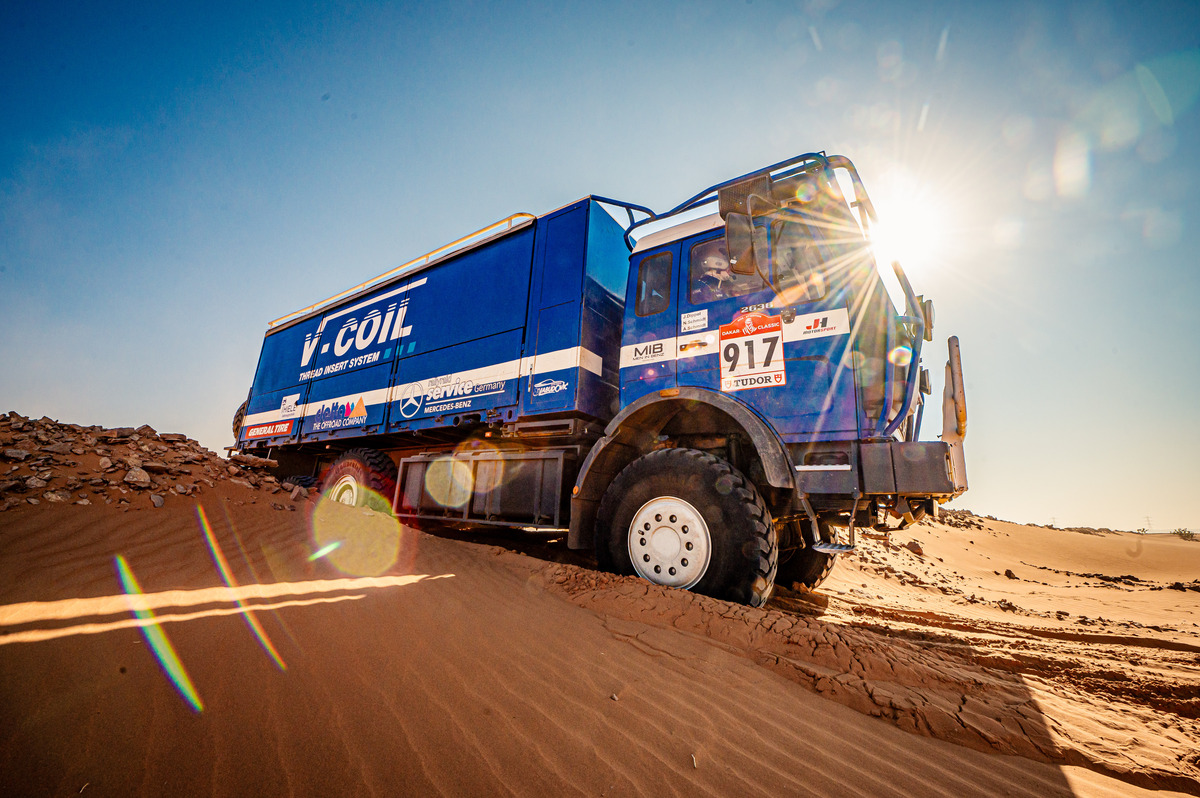 Mercedes-Benz a Rolling Workshop in the Dakar Rallye